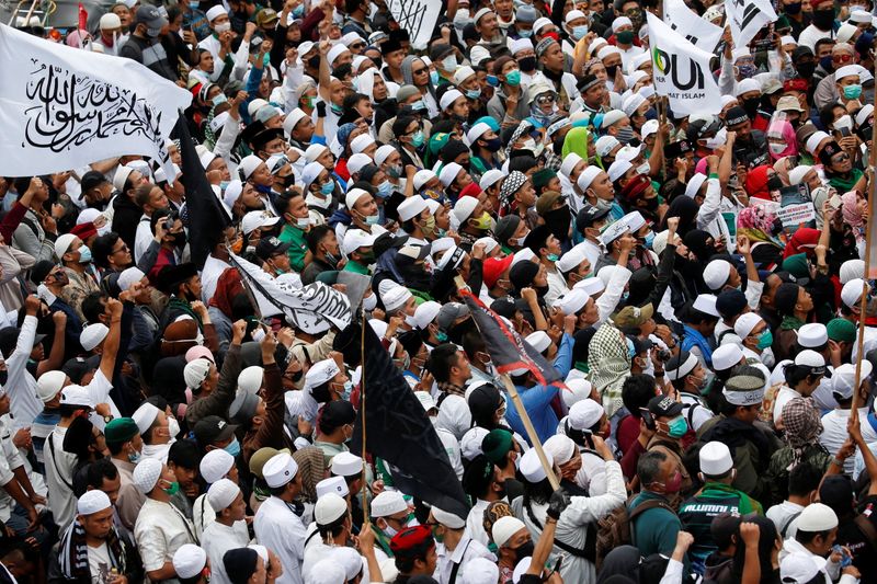 &copy; Reuters. آلاف المسلمين الغاضبين يواصلون الاحتجاج على تصريحات ماكرون في إندونيسيا