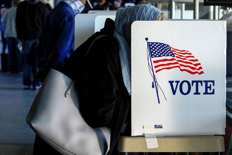 &copy; Reuters. FILE PHOTO: A voter fills out her ballot during early voting at ONEOK Field in Tulsa