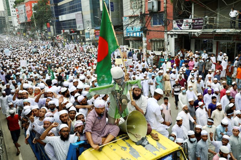 &copy; Reuters. أكبر جماعة إسلامية في بنجلادش تمهل الحكومة 24 ساعة لقطع العلاقات مع فرنسا
