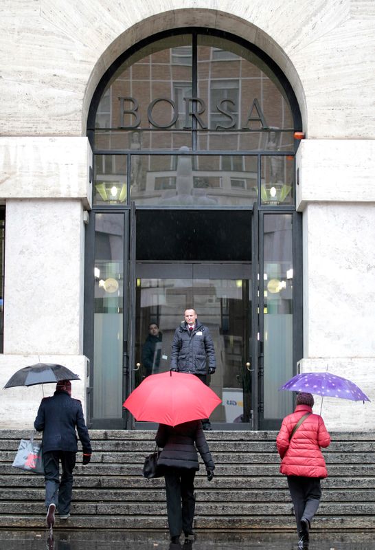 © Reuters. Alcune persone salgono la scalinata della Borsa di Milano
