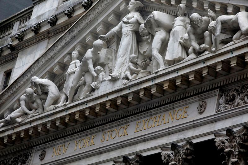 © Reuters.  La fachada de la Bolsa de Valores de Nueva York se muestra en Nueva York