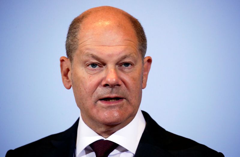 &copy; Reuters. German Finance Minister Scholz and Justice Minister Lambrecht hold news conference in Berlin