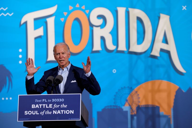 &copy; Reuters. Democratic U.S. presidential nominee and former Vice President Biden campaigns in Florida