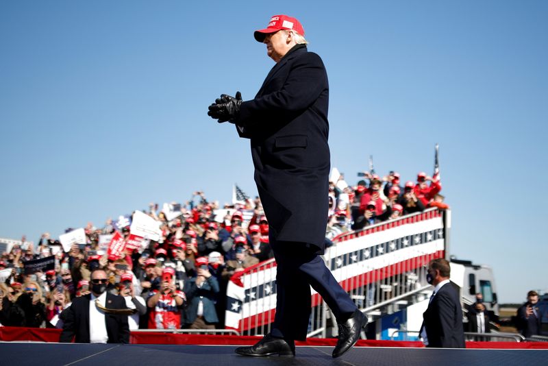 &copy; Reuters. トランプ・バイデン両候補が最後の訴え　米大統領選、あす投票