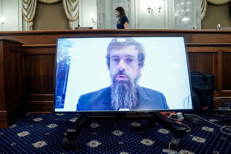 © Reuters. FILE PHOTO: Tech CEOs testify at U.S. Senate hearing about internet regulation