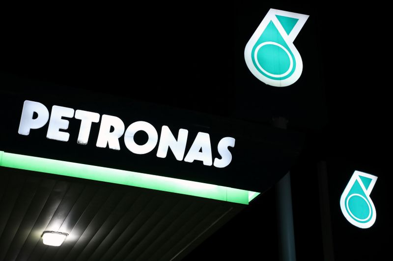 &copy; Reuters. Petronas logos are pictured at a fuel station in Kuala Lumpur