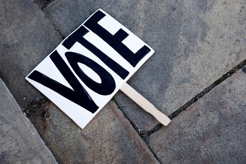 &copy; Reuters. FILE PHOTO: Voting in Philadelphia