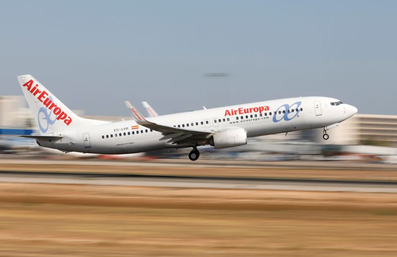 &copy; Reuters. An Air Europa Boeing 737 airplane takes off at the airport in Palma de Mallorca