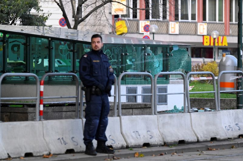 &copy; Reuters. تلفزيون: شرطة النمسا تقبض على رجل بمدينة لينتس عقب هجوم فيينا