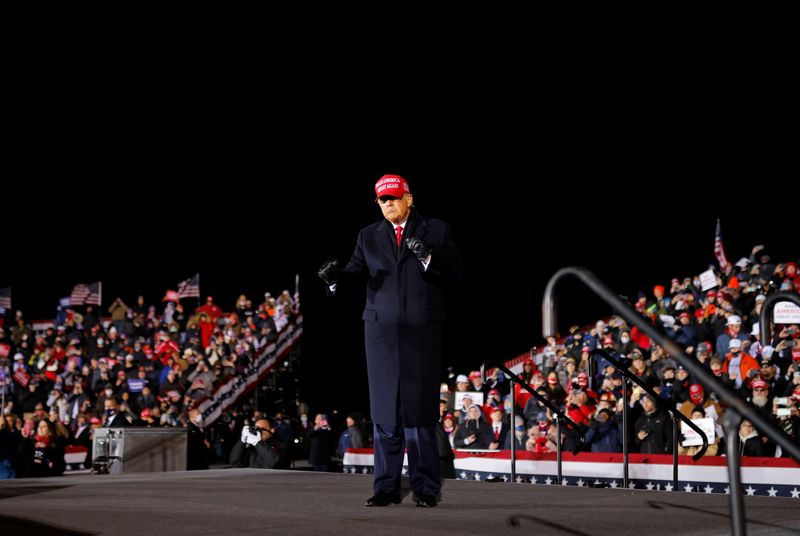 &copy; Reuters. U.S. President Donald Trump holds a campaign rally at Gerald R. Ford International Airport in Grand Rapids, Michigan