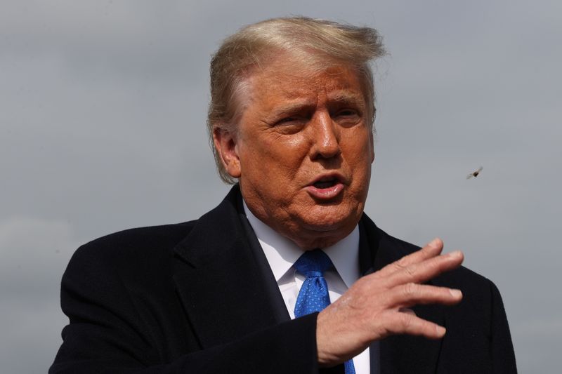 &copy; Reuters. FOTO DE ARCHIVO: El presidente de Estados Unidos, Donald Trump, inicia un viaje desde Washington a Michigan para realizar un acto de campaña, en Maryland, EEUU