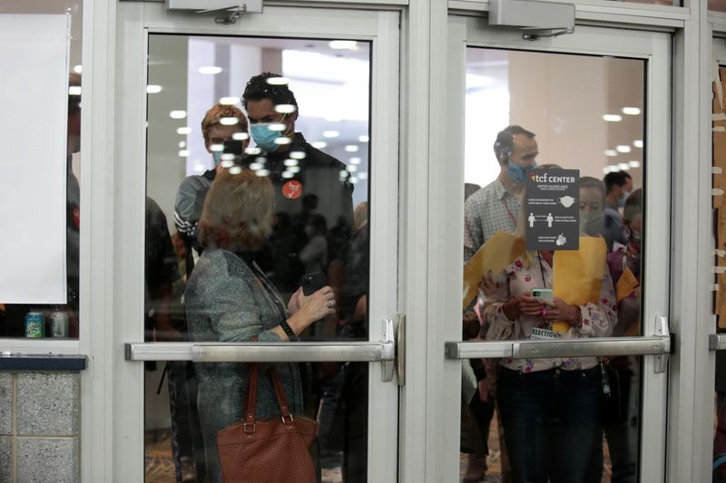 © Reuters. Poll challengers wait outside after being asked to leave due to room capacity at the TCF Center after Election Day in Detroit, Michigan