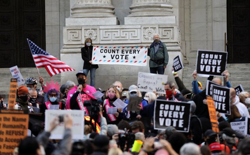 &copy; Reuters. 写真で見る米大統領選：「すべての票のカウントを」