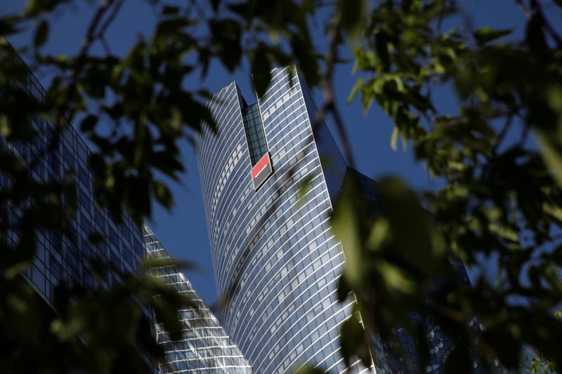 © Reuters. SOCGEN REVIENT DANS LE VERT AU 3E TRIMESTRE APRÈS DEUX TRIMESTRES DE PERTES