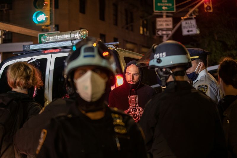 &copy; Reuters. القبض على 50 في نيويورك و10 في بورتلاند في احتجاجات بعد الانتخابات الأمريكية