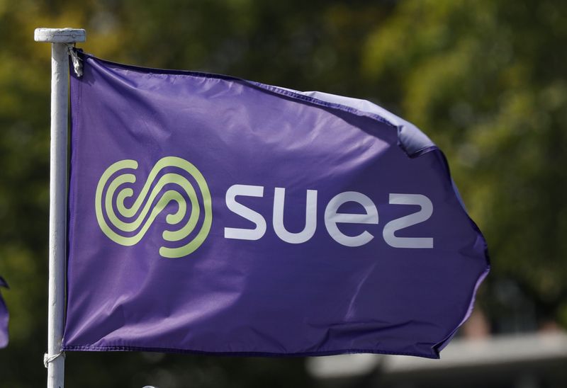 © Reuters. SUEZ REJETTE À NOUVEAU L'OFFRE DE VEOLIA, POINTE LES INCERTITUDES