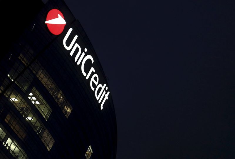 © Reuters. UNICREDIT CONFIRME SON OBJECTIF ANNUEL APRÈS UN 3E TRIMESTRE MEILLEUR QUE PRÉVU