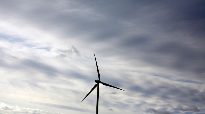 © Reuters. An Iberdrola's power generating wind turbine is seen against cloudy sky at Moranchon wind farm