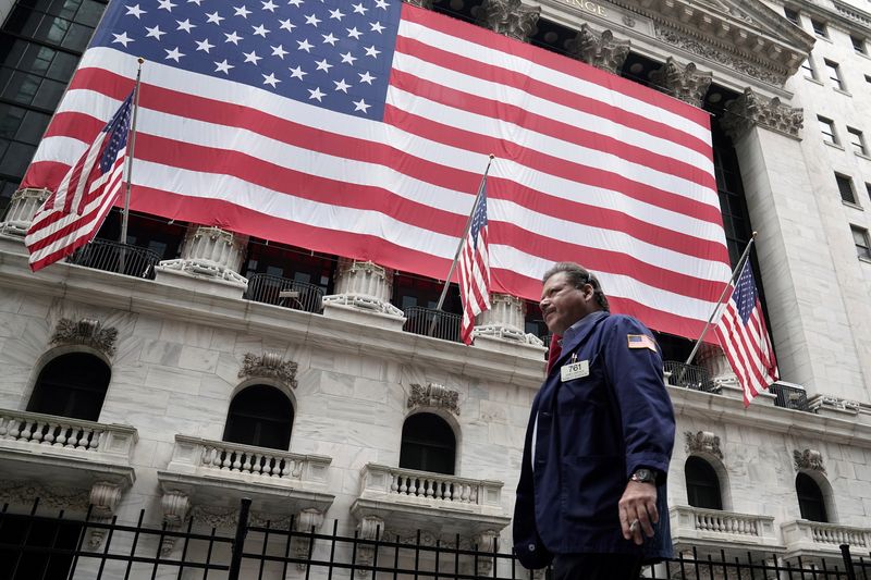 &copy; Reuters. A trader walks past the New York Stock Exchange in the Manhattan borough of New York City