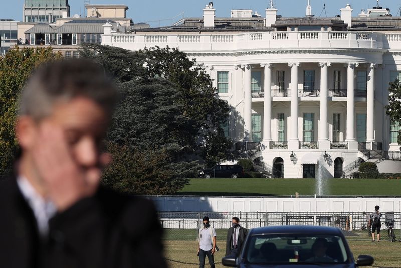 © Reuters. A reporter from a French television news program files a report near the White House the day after Election Day in Washington