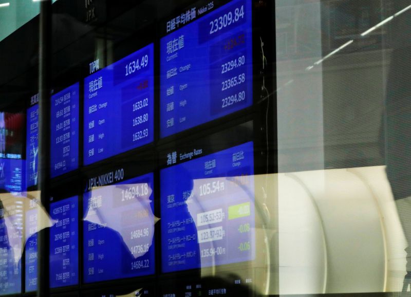 &copy; Reuters. People are reflected on a glass in front of a large screen showing stock prices at the Tokyo Stock Exchange after market opens in Tokyo