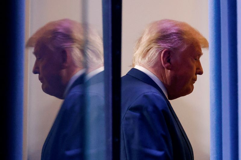 © Reuters. U.S. President Trump speaks to reporters about the 2020 presidential election at the White House in Washington