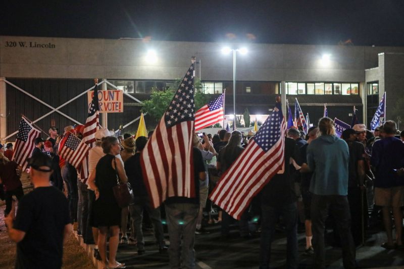 &copy; Reuters. Protest following the 2020 U.S. presidential election in Phoenix, Arizona