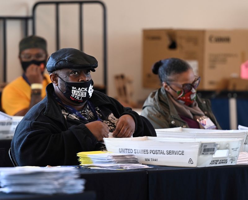 &copy; Reuters. FILE PHOTO: Employees of the Fulton County Board of Registration and Elections process ballots in Atlanta