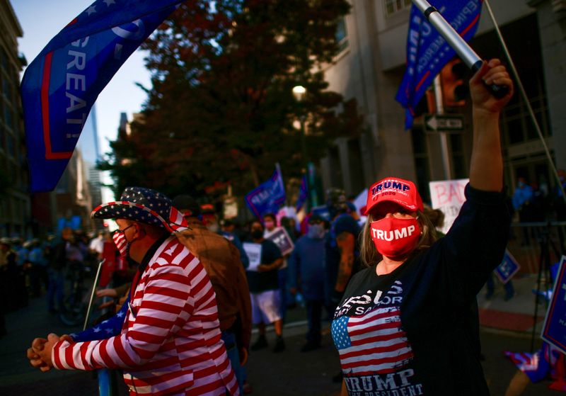 &copy; Reuters. Apoiadores de Trump participam de protesto na Filadélfia