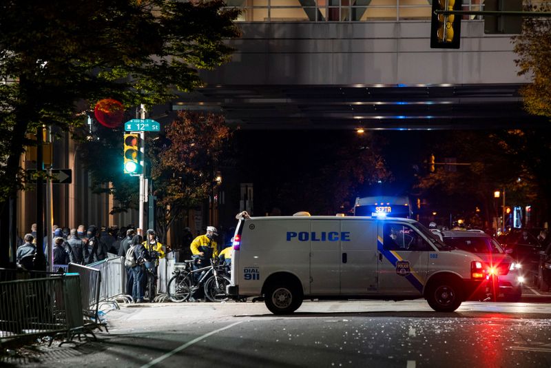 © Reuters. Police probe alleged plot to attack vote counting venue in Philadelphia, Pennsylvania