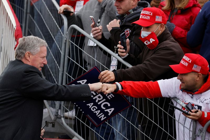 © Reuters. White House Chief of Staff Mark Meadows greets supporters of U.S. President Donald Trump during a  campaign rally at Reading Regional Airport in Reading Pennsylvania , U.S.