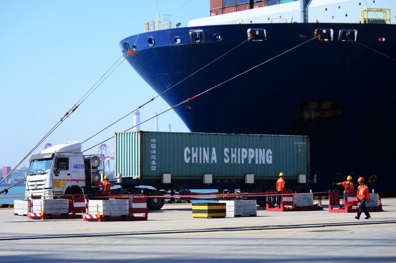 China October exports surge, imports rise amid global recovery