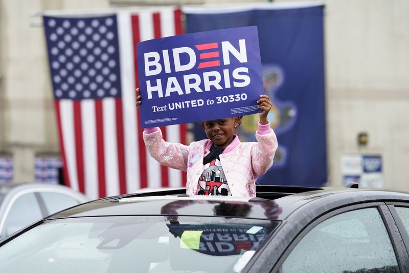 &copy; Reuters. U.S. Democratic presidential candidate Biden campaigns in Philadelphia