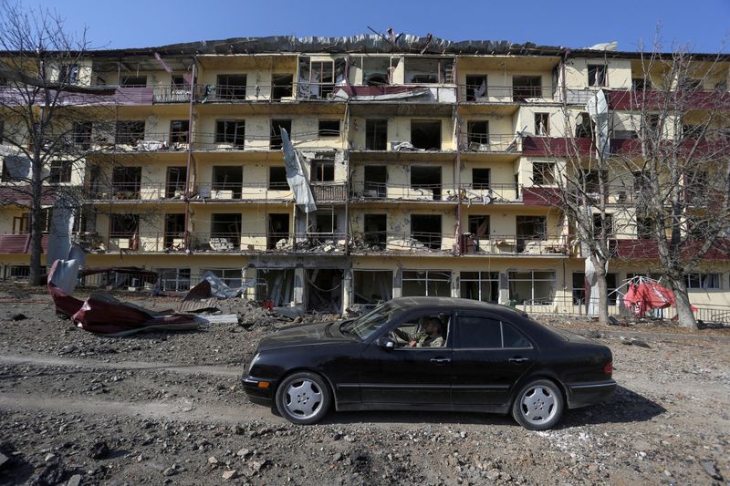 &copy; Reuters. FILE PHOTO: A view shows a damaged building following recent shelling in Shushi