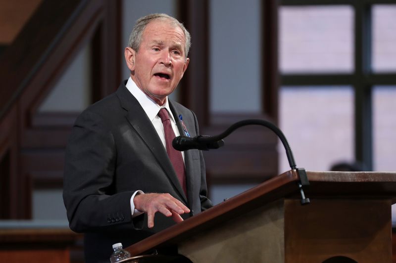 © Reuters. بوش يهنئ بايدن بالفوز ويقول 