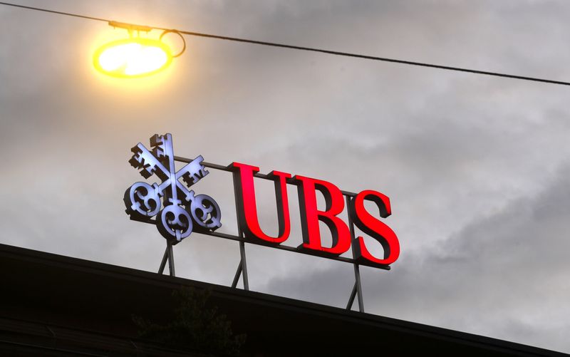 &copy; Reuters. Logo of Swiss bank UBS is seen in Zurich
