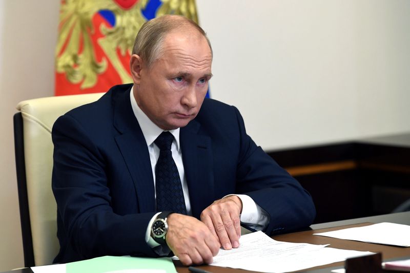 &copy; Reuters. الكرملين: بوتين يقيل وزيري النقل والبيئة