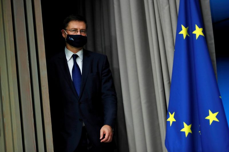 &copy; Reuters. El comisario de Comercio de la UE, Valdis Dombrovskis, antes de dar una rueda de prensa en Bruselas