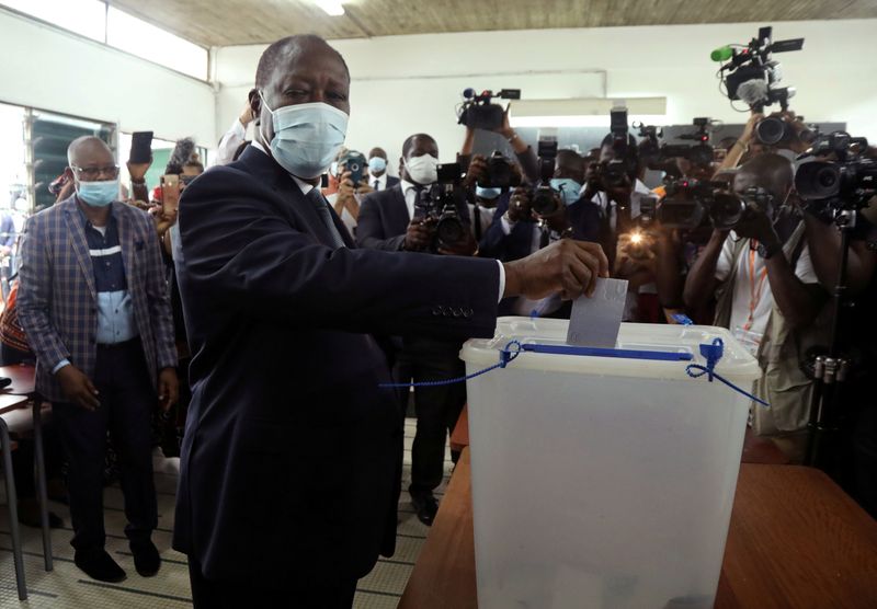 &copy; Reuters. نتائج نهائية: فوز الحسن واتارا بفترة رئاسية ثالثة في ساحل العاج