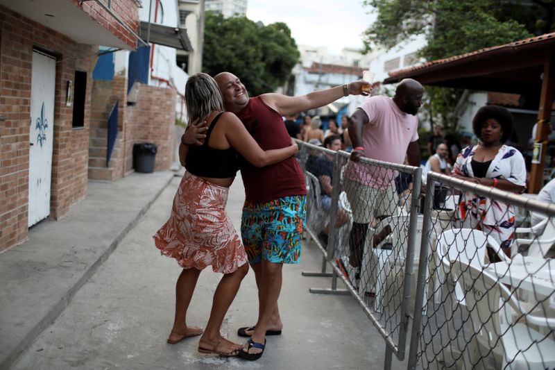 &copy; Reuters. FILE PHOTO: Outbreak of the coronavirus disease (COVID-19) in Rio de Janeiro