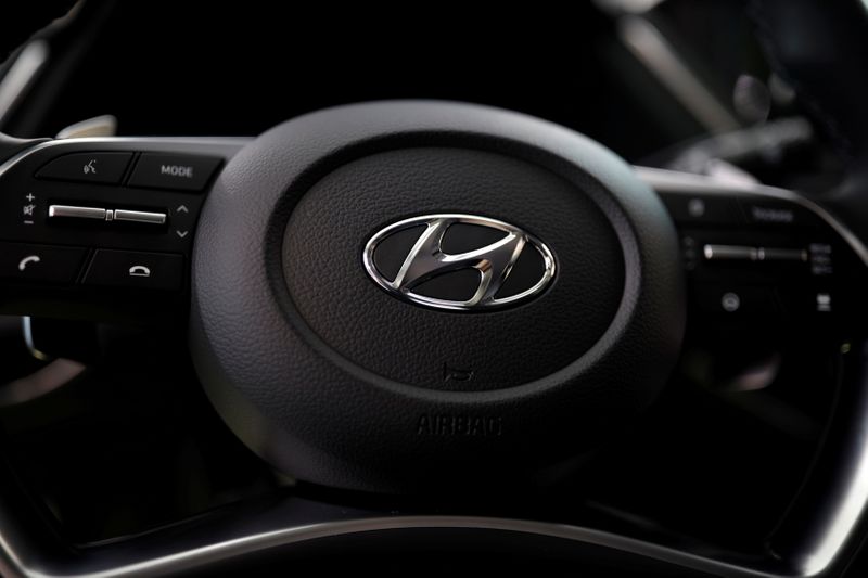 &copy; Reuters. FILE PHOTO: The logo of Hyundai Motors is seen on a steering wheel of a all-new Sonata sedan on display at the company&apos;s headquarters in Seoul