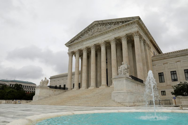 &copy; Reuters. FILE PHOTO: The Supreme Court of the United States is seen in Washington, D.C.