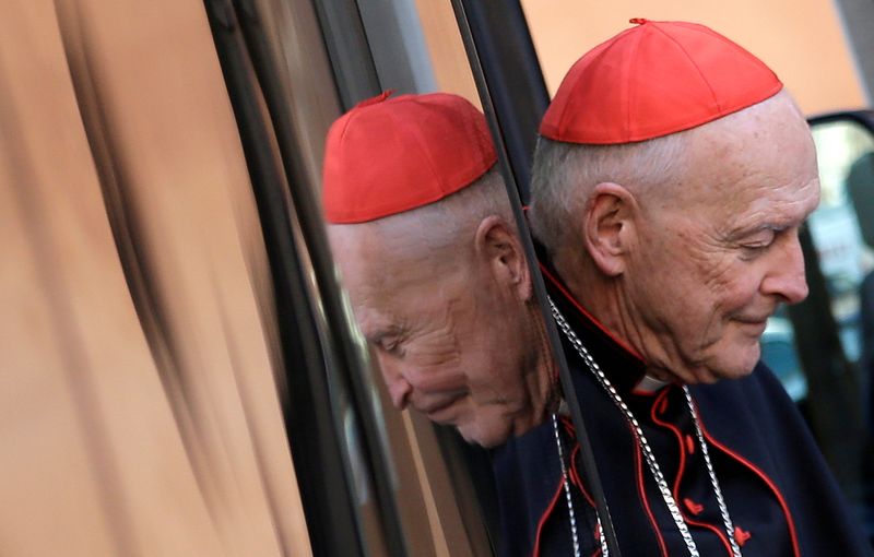 &copy; Reuters. FILE PHOTO: U.S. Cardinal McCarrick arrives for a meeting at the Synod Hall in the Vatican