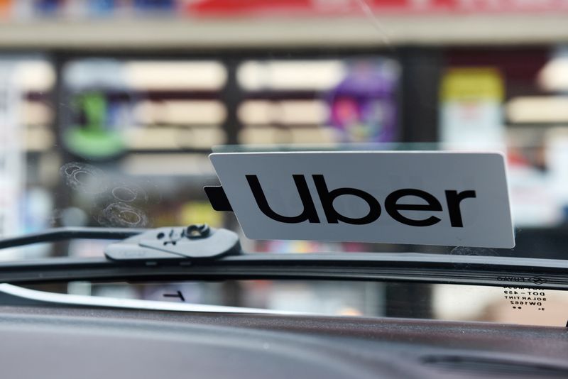 &copy; Reuters. FILE PHOTO: An Uber sticker is seen on Margaret Bordelon&apos;s car in Lafayette, Louisiana