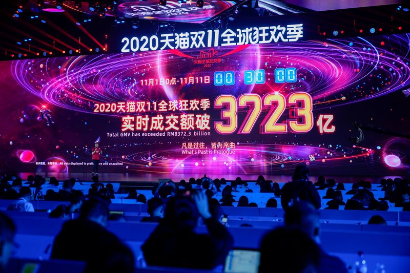 © Reuters. A screen shows the value of goods being transacted during Alibaba Group's Singles' Day global shopping festival, in Hangzhou