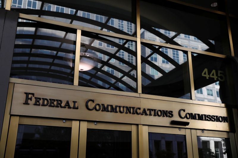 © Reuters. Signage is seen at the headquarters of the Federal Communications Commission in Washington, D.C.