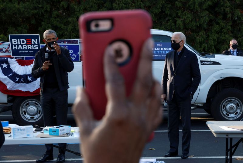 © Reuters. FILE PHOTO: Democratic U.S. presidential nominee Joe Biden at a campaign canvas kickoff in Bloomfield Hills