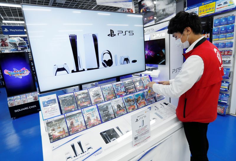 &copy; Reuters. アングル：ＰＳ５か新Ｘｂｏｘか、15兆円市場で新型ゲーム機が激突