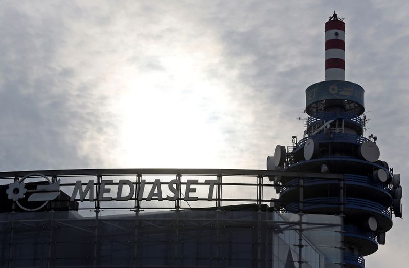 &copy; Reuters. La torre Mediaset presso la sede centrale a Cologno Monzese, vicino Milano