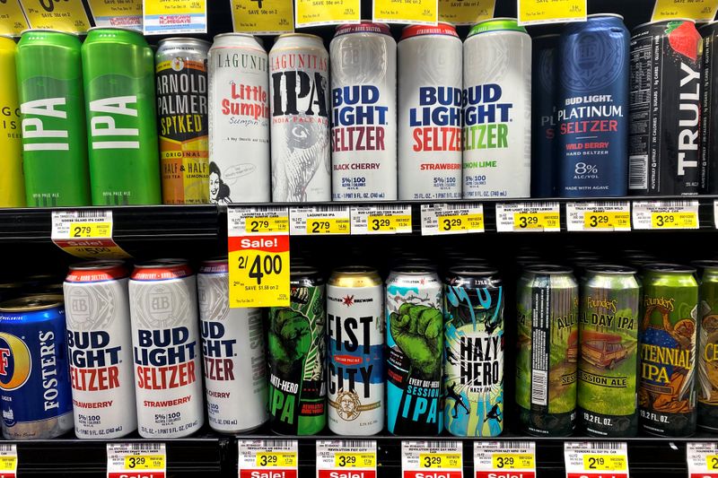 © Reuters. Cans of AB InBev's Bud Light hard seltzer are displayed in a fridge in Jewel-Osco supermarket in Chicago